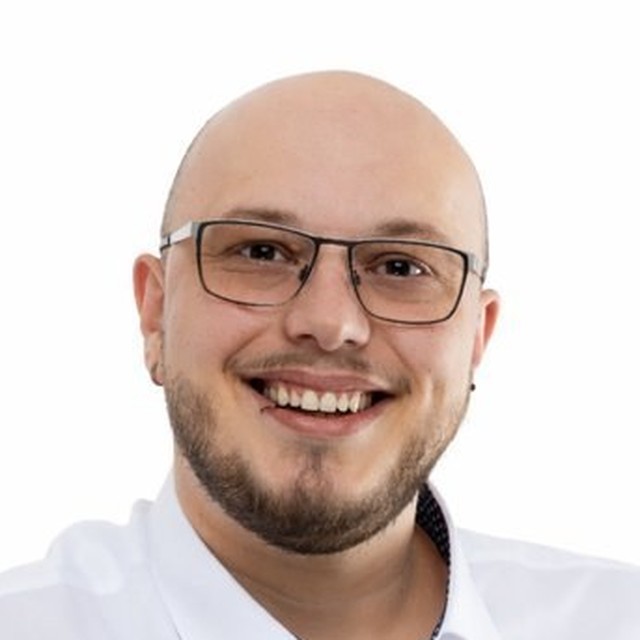 Porträt Criss Graf, Gründer, CEO und CTO von Emotional Trust