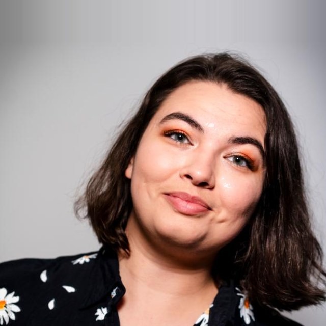 Porträt Samira Zumstein, Co-Founderin von Emotional Trust